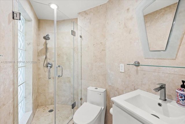 2400 NE 195th Street 2400, Miami, FL 33180