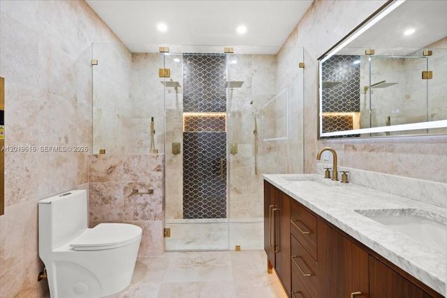 2400 NE 195th Street 2400, Miami, FL 33180