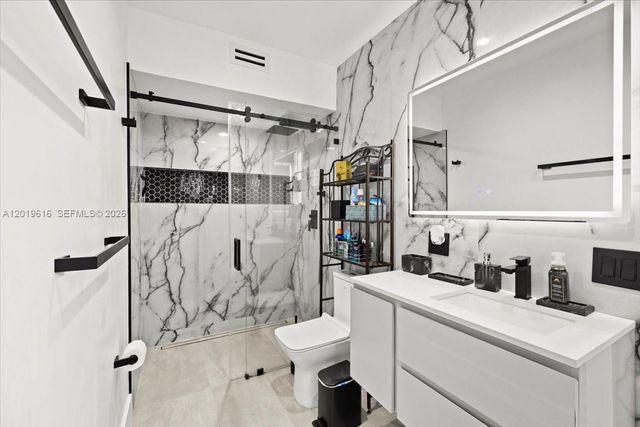 2400 NE 195th Street 2400, Miami, FL 33180