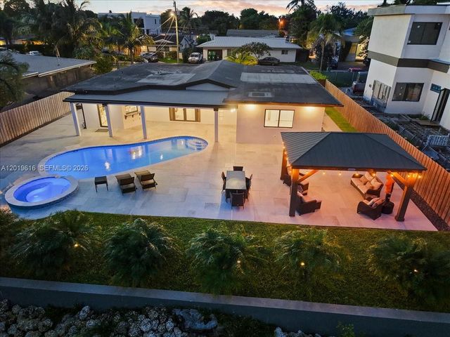 2400 NE 195th Street 2400, Miami, FL 33180