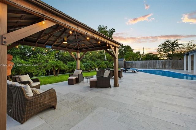 2400 NE 195th Street 2400, Miami, FL 33180