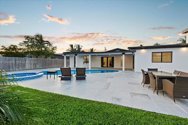 2400 NE 195th Street 2400, Miami, FL 33180