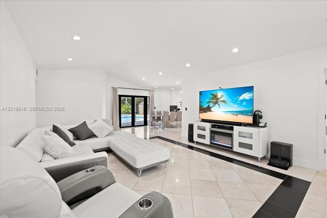 2400 NE 195th Street 2400, Miami, FL 33180