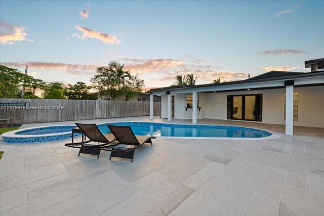 2400 NE 195th Street 2400, Miami, FL 33180