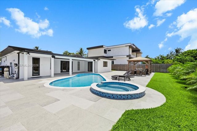 2400 NE 195th Street 2400, Miami, FL 33180