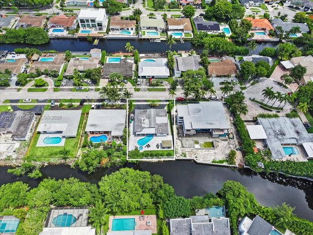2400 NE 195th Street 2400, Miami, FL 33180