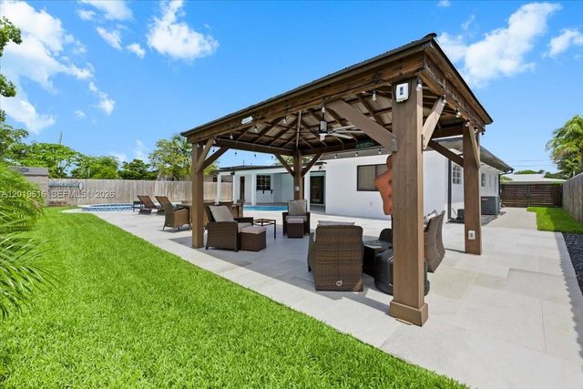 2400 NE 195th Street 2400, Miami, FL 33180