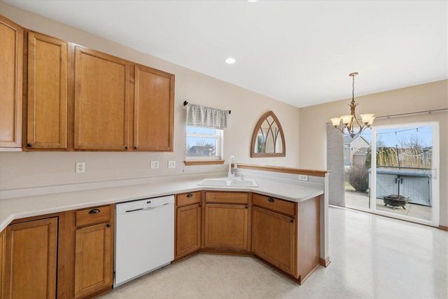 N8330 Whippoorwill ROAD, Ixonia, WI 53036