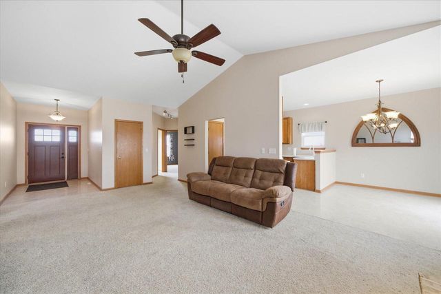 N8330 Whippoorwill ROAD, Ixonia, WI 53036
