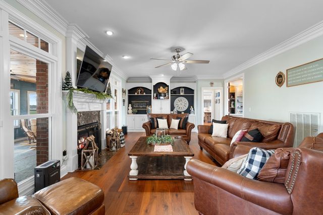 1600 Oakdale Rd, Westmoreland, TN 37186