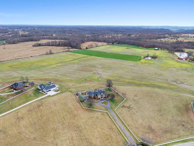 1600 Oakdale Rd, Westmoreland, TN 37186