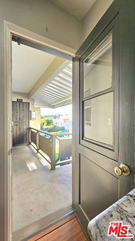 1020 S Norton Avenue B, Los Angeles, CA 90019