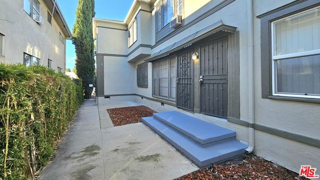 1020 S Norton Avenue B, Los Angeles, CA 90019