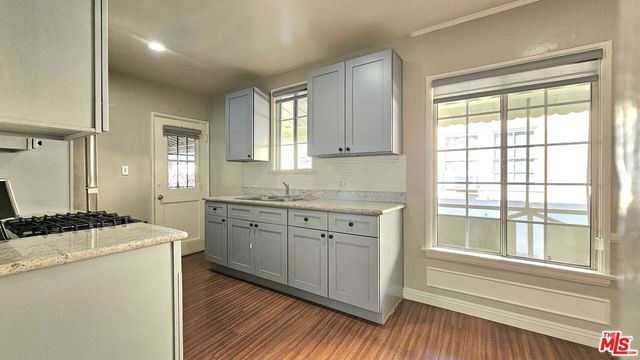 1020 S Norton Avenue B, Los Angeles, CA 90019