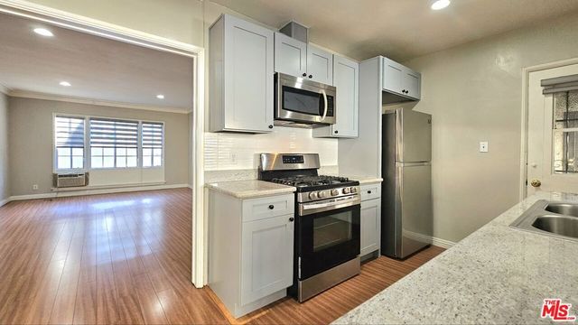 1020 S Norton Avenue B, Los Angeles, CA 90019