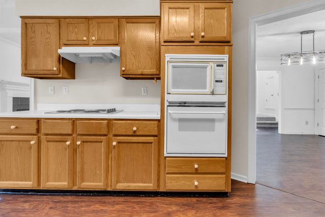 8596 MEADOW GREEN DR, Memphis, TN 38016