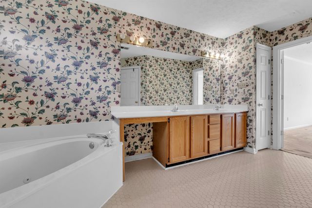 8596 MEADOW GREEN DR, Memphis, TN 38016