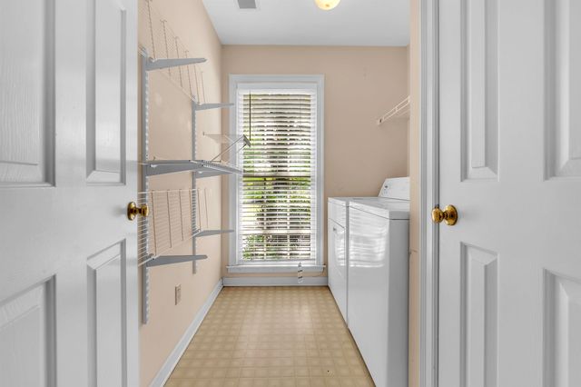 8596 MEADOW GREEN DR, Memphis, TN 38016