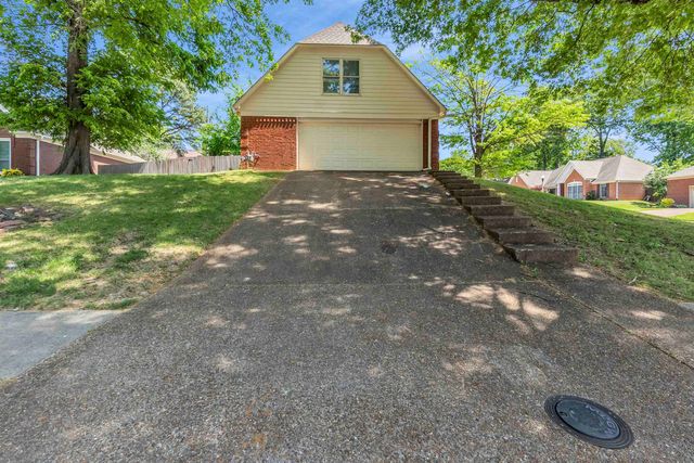 8596 MEADOW GREEN DR, Memphis, TN 38016