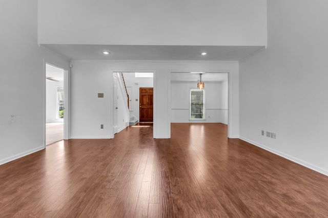 8596 MEADOW GREEN DR, Memphis, TN 38016