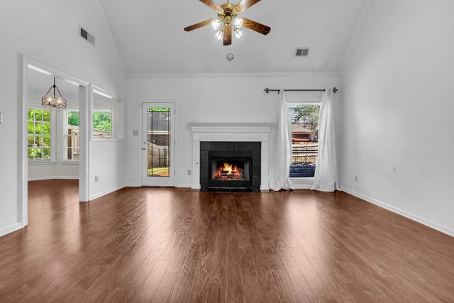 8596 MEADOW GREEN DR, Memphis, TN 38016