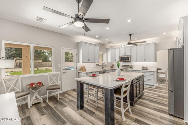 3225 W MARCONI Avenue, Phoenix, AZ 85053