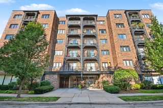 414 Clinton Place 206, River Forest, IL 60305