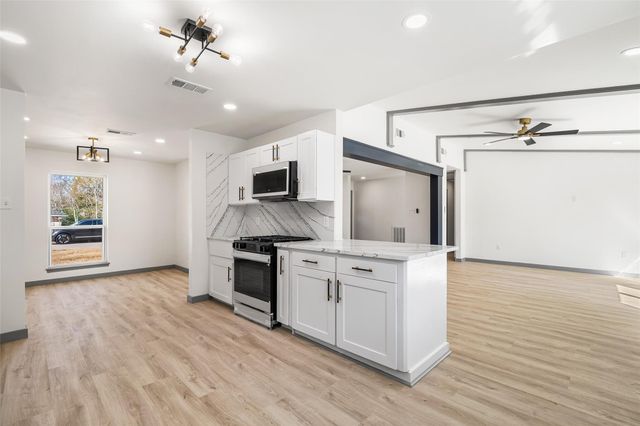 6646 Bayou View Drive, Houston, TX 77091