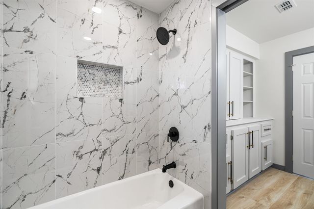 6646 Bayou View Drive, Houston, TX 77091