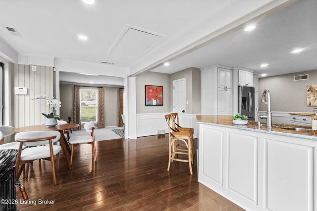 6217 Innes Trace Rd, Louisville, KY 40222