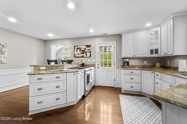 6217 Innes Trace Rd, Louisville, KY 40222