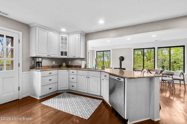 6217 Innes Trace Rd, Louisville, KY 40222