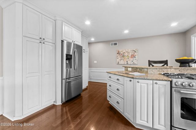 6217 Innes Trace Rd, Louisville, KY 40222
