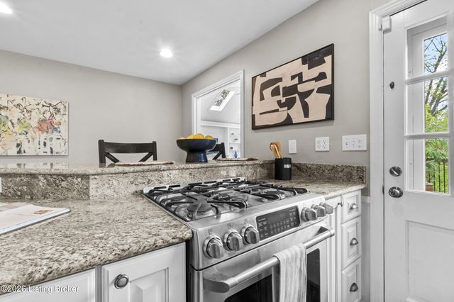 6217 Innes Trace Rd, Louisville, KY 40222