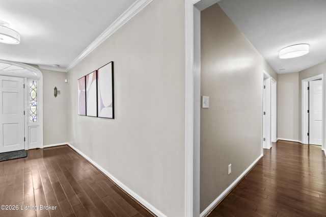 6217 Innes Trace Rd, Louisville, KY 40222