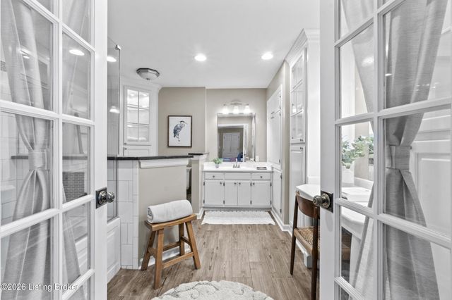 6217 Innes Trace Rd, Louisville, KY 40222