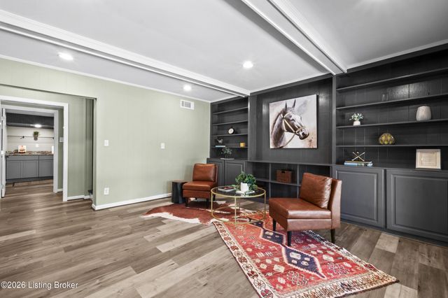 6217 Innes Trace Rd, Louisville, KY 40222