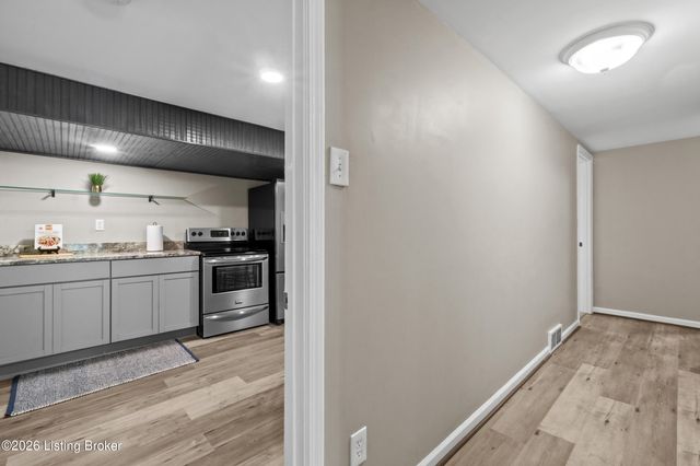 6217 Innes Trace Rd, Louisville, KY 40222
