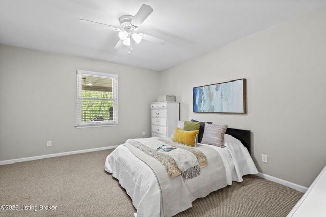 6217 Innes Trace Rd, Louisville, KY 40222