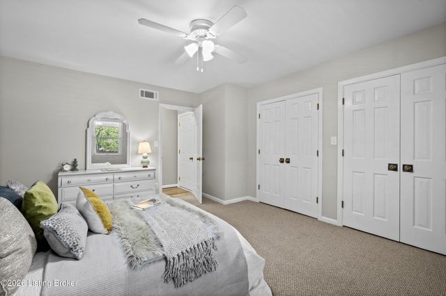 6217 Innes Trace Rd, Louisville, KY 40222