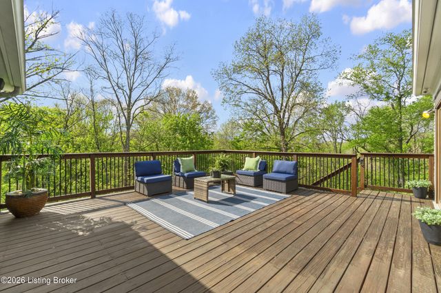 6217 Innes Trace Rd, Louisville, KY 40222