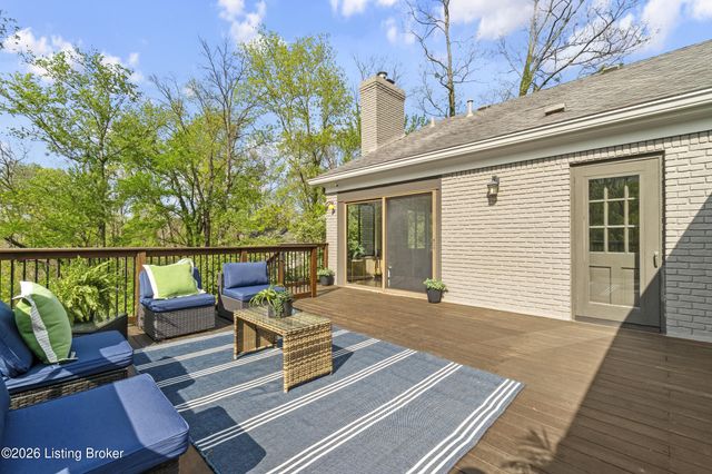 6217 Innes Trace Rd, Louisville, KY 40222