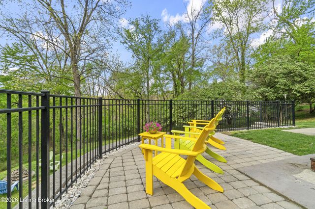 6217 Innes Trace Rd, Louisville, KY 40222