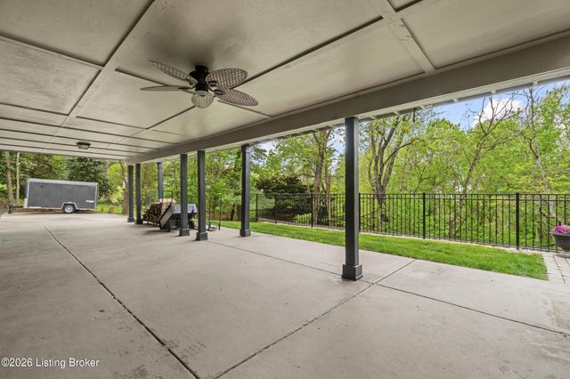 6217 Innes Trace Rd, Louisville, KY 40222