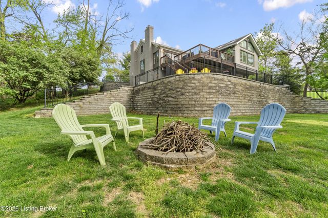 6217 Innes Trace Rd, Louisville, KY 40222