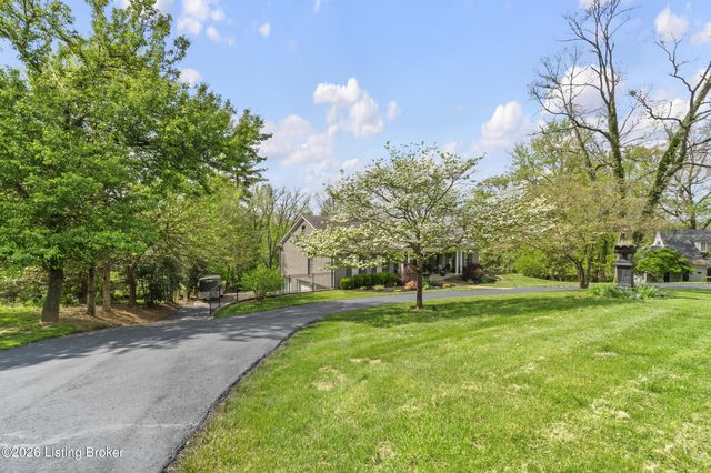 6217 Innes Trace Rd, Louisville, KY 40222