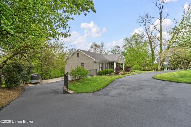 6217 Innes Trace Rd, Louisville, KY 40222