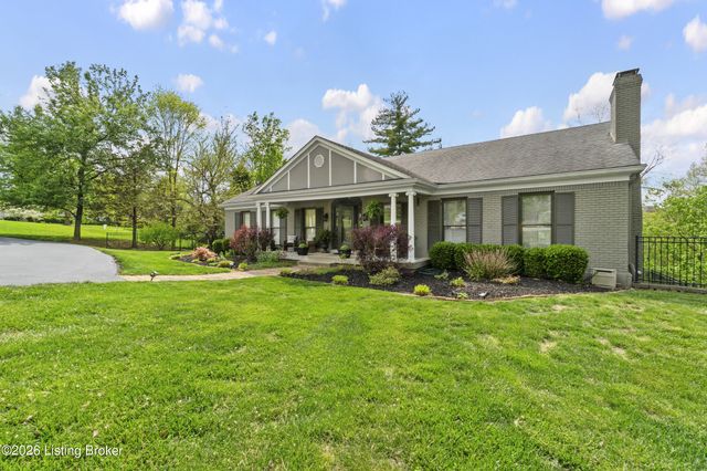 6217 Innes Trace Rd, Louisville, KY 40222
