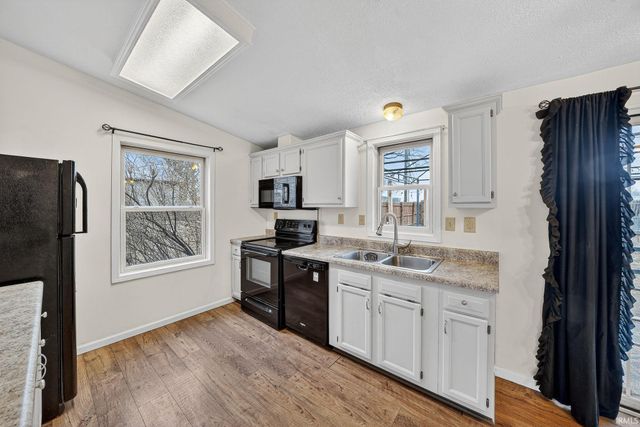 9857 N Skyline Drive, Syracuse, IN 46567