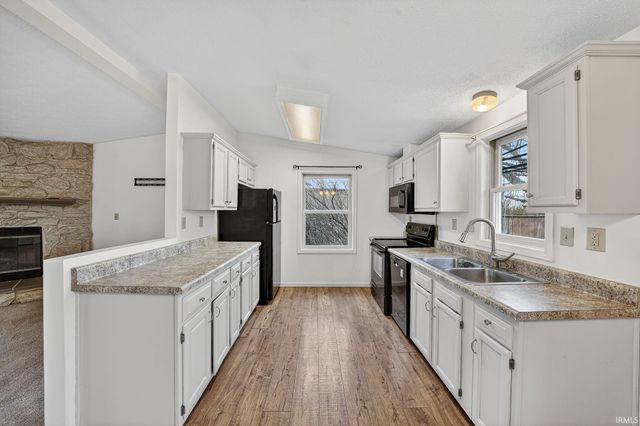 9857 N Skyline Drive, Syracuse, IN 46567